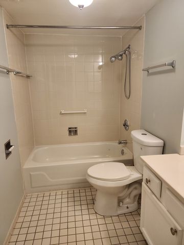 606 E Woodland Park Avenue 301, Chicago, IL 60616