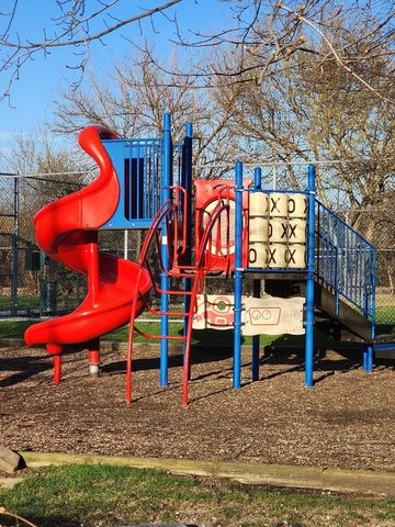 606 E Woodland Park Avenue 301, Chicago, IL 60616