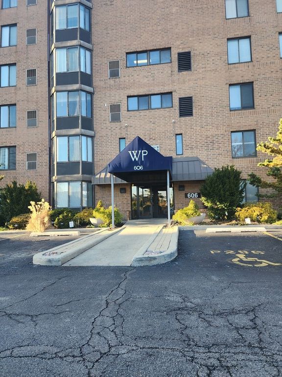 606 E Woodland Park Avenue 301, Chicago, IL 60616