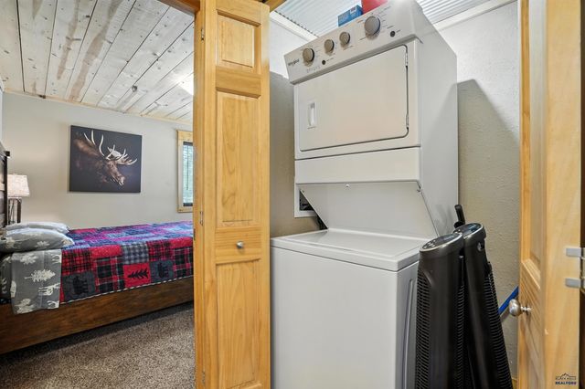 21304 WASP RD, Lead, SD 57790