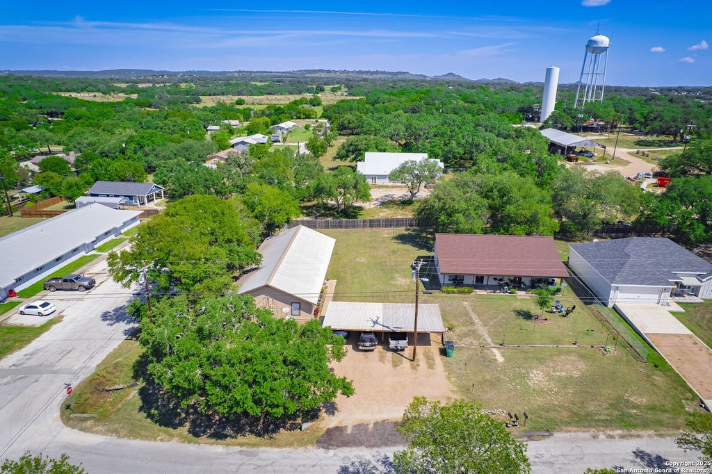 1016-1022 13th St, Blanco, TX 78606
