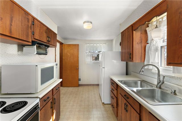 4578 Mapledale Drive, Lincoln Place, PA 15120