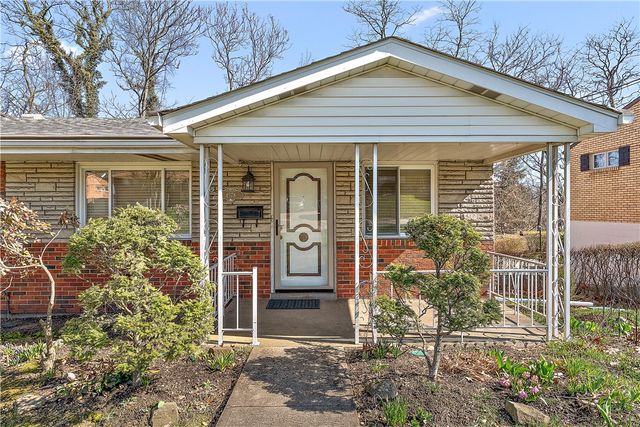 4578 Mapledale Drive, Lincoln Place, PA 15120