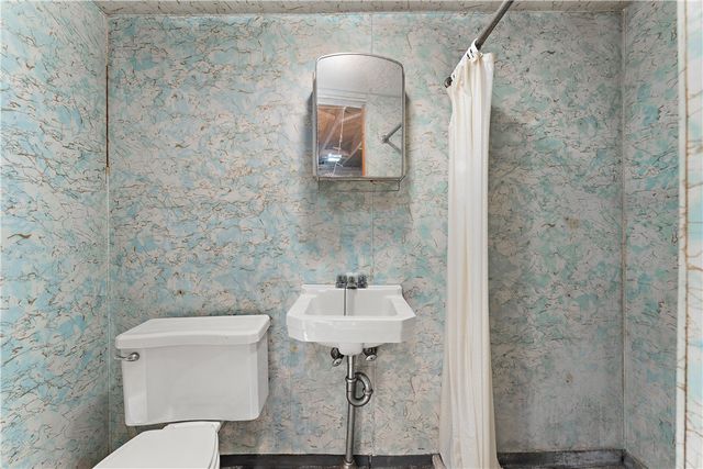 4578 Mapledale Drive, Lincoln Place, PA 15120