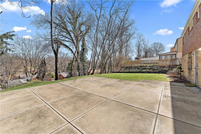 4578 Mapledale Drive, Lincoln Place, PA 15120