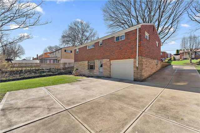 4578 Mapledale Drive, Lincoln Place, PA 15120