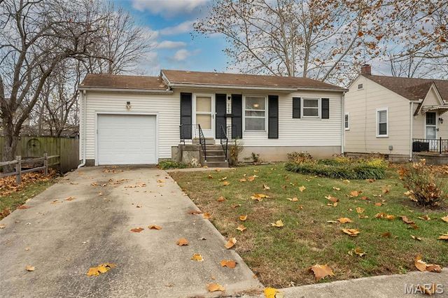 2128 N 5th Street, St Charles, MO 63301