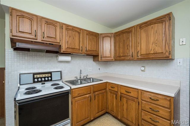 2128 N 5th Street, St Charles, MO 63301