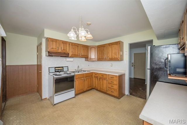 2128 N 5th Street, St Charles, MO 63301