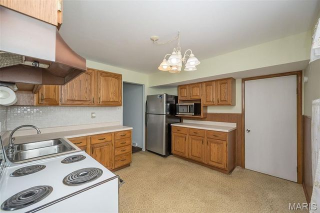 2128 N 5th Street, St Charles, MO 63301