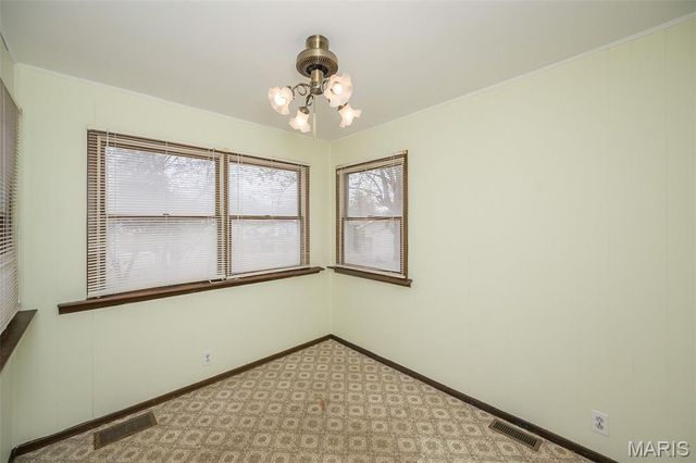 2128 N 5th Street, St Charles, MO 63301