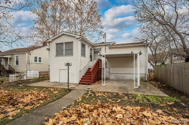 2128 N 5th Street, St Charles, MO 63301