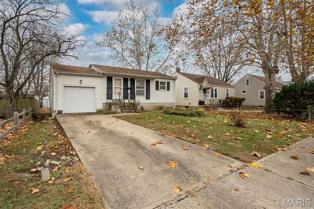2128 N 5th Street, St Charles, MO 63301