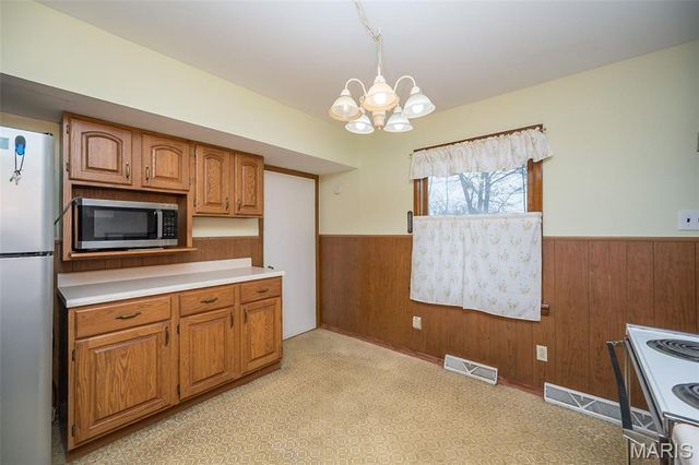 2128 N 5th Street, St Charles, MO 63301