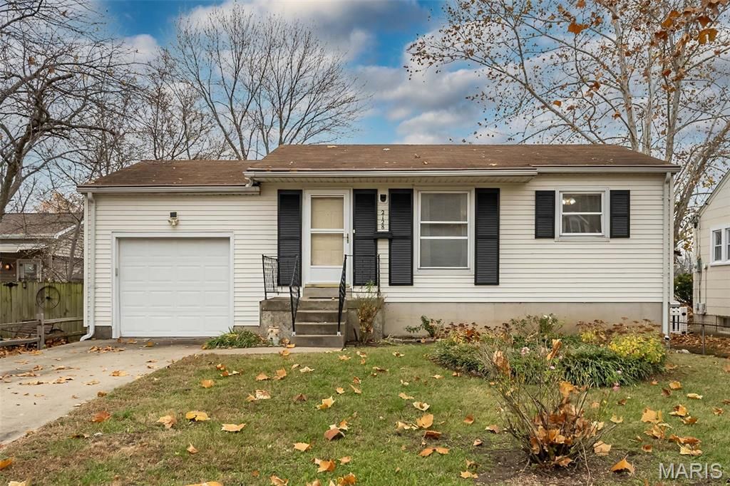 2128 N 5th Street, St Charles, MO 63301