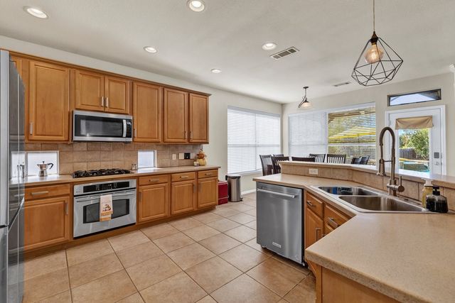 1815 Rim Rock Trail, Mansfield, TX 76063