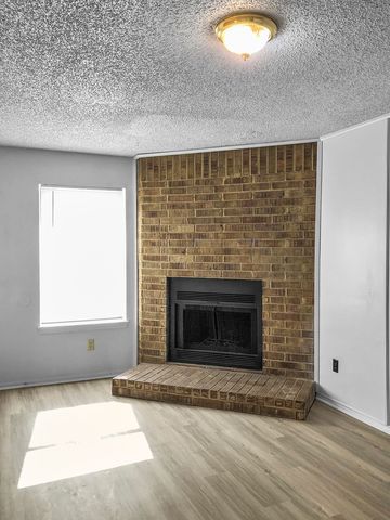 821 N Mesquite Street B, Arlington, TX 76011
