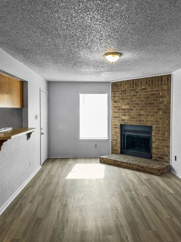821 N Mesquite Street B, Arlington, TX 76011