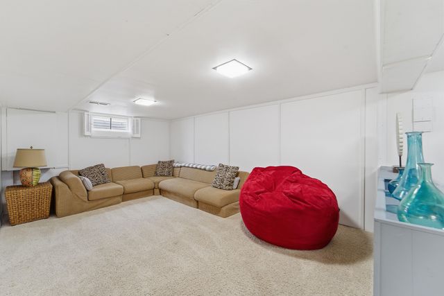 6635 Sunset Terrace, Windsor Heights, IA 50324