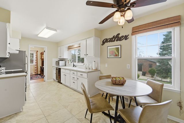 6635 Sunset Terrace, Windsor Heights, IA 50324