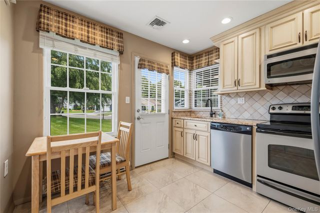 7 Avon Court, Ridge, NY 11961