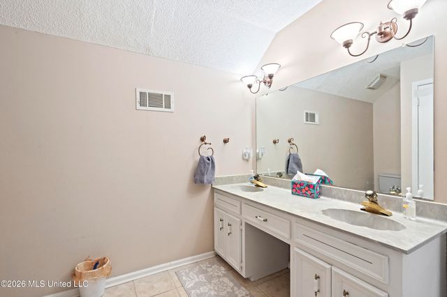 8140 Oakleaf Circle, Olive Branch, MS 38654