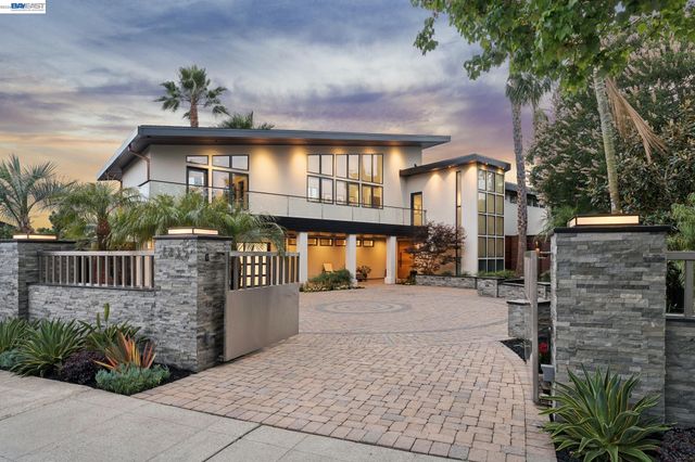 1235 Hawthorne St, Alameda, CA 94501