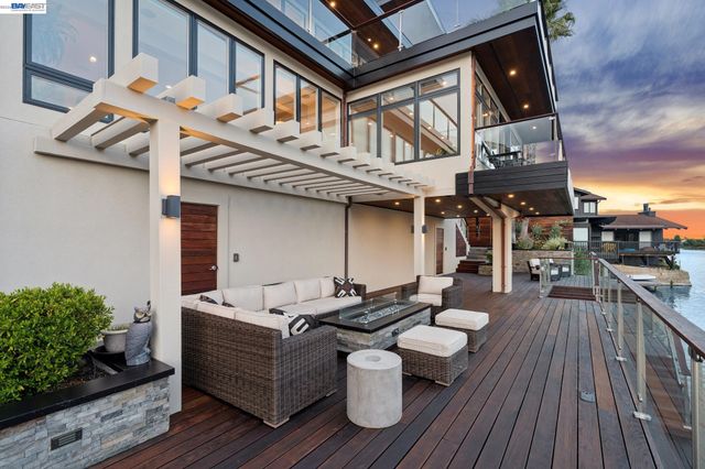 1235 Hawthorne St, Alameda, CA 94501