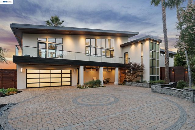1235 Hawthorne St, Alameda, CA 94501