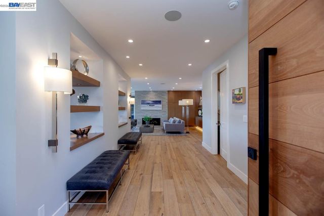 1235 Hawthorne St, Alameda, CA 94501
