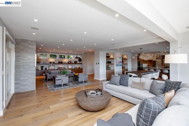 1235 Hawthorne St, Alameda, CA 94501