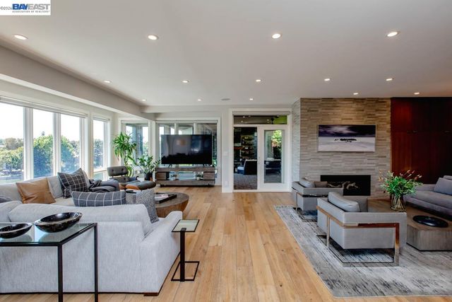 1235 Hawthorne St, Alameda, CA 94501