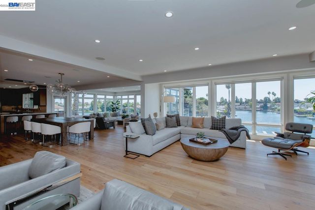 1235 Hawthorne St, Alameda, CA 94501