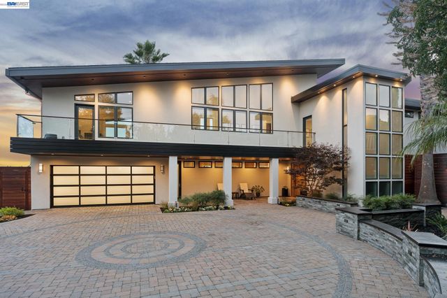 1235 Hawthorne St, Alameda, CA 94501