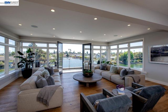 1235 Hawthorne St, Alameda, CA 94501