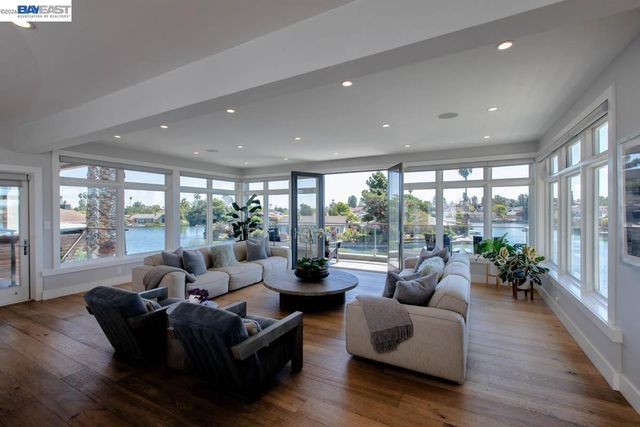 1235 Hawthorne St, Alameda, CA 94501