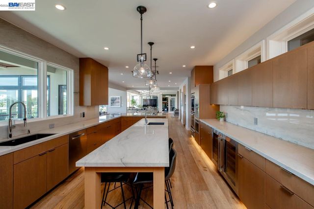 1235 Hawthorne St, Alameda, CA 94501