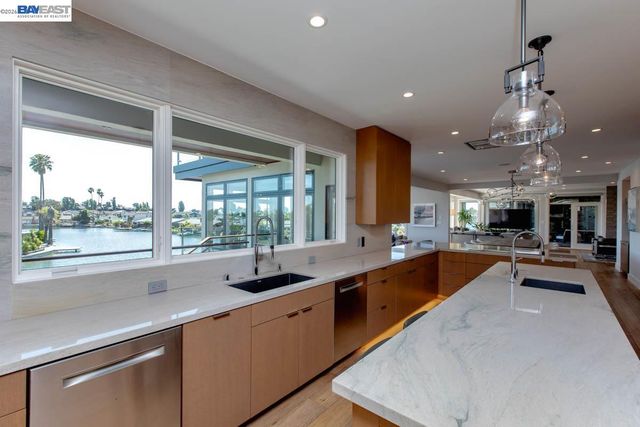1235 Hawthorne St, Alameda, CA 94501
