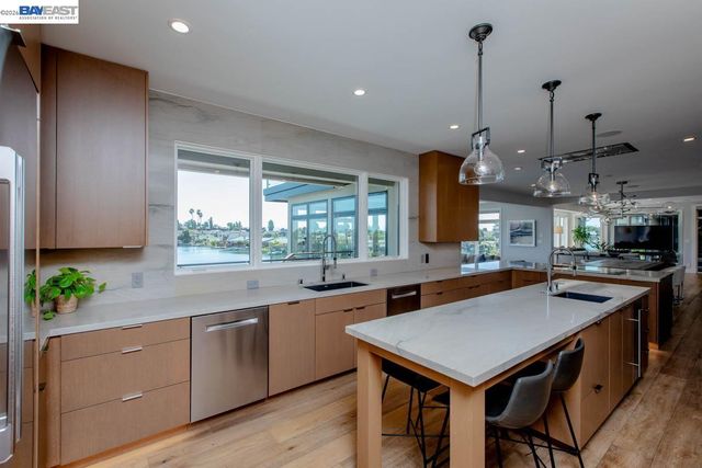 1235 Hawthorne St, Alameda, CA 94501