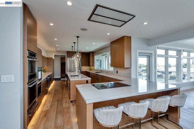 1235 Hawthorne St, Alameda, CA 94501