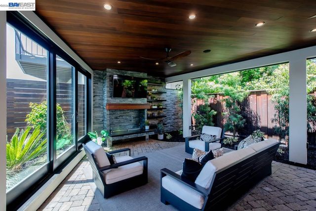 1235 Hawthorne St, Alameda, CA 94501