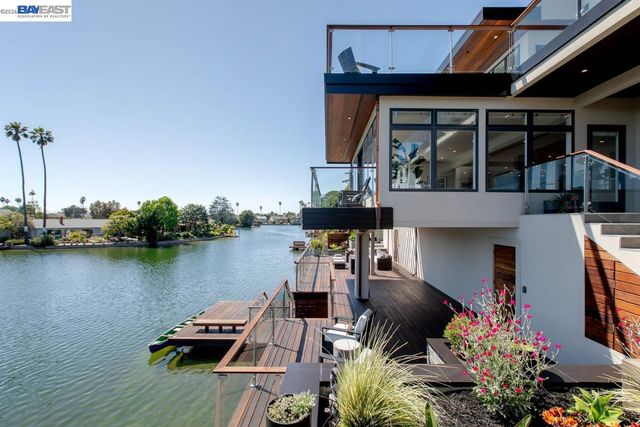 1235 Hawthorne St, Alameda, CA 94501