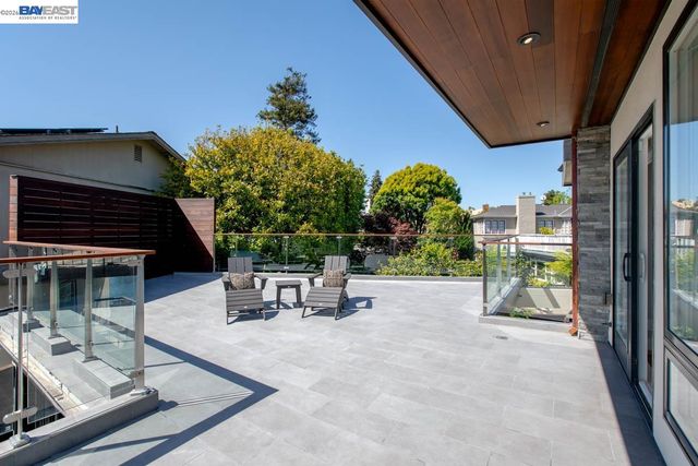 1235 Hawthorne St, Alameda, CA 94501