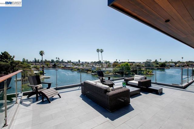 1235 Hawthorne St, Alameda, CA 94501