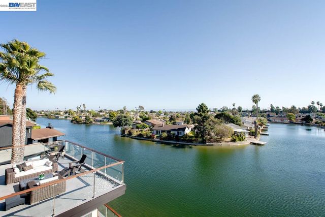 1235 Hawthorne St, Alameda, CA 94501