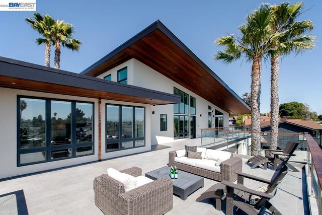 1235 Hawthorne St, Alameda, CA 94501
