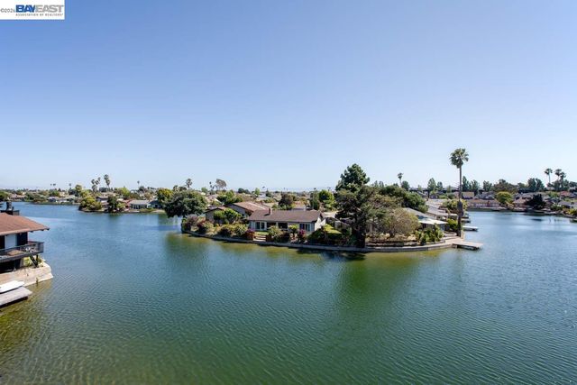1235 Hawthorne St, Alameda, CA 94501