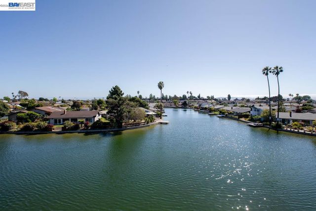 1235 Hawthorne St, Alameda, CA 94501