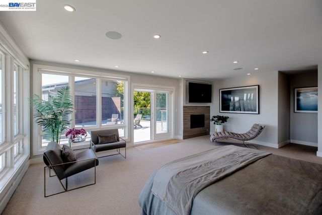 1235 Hawthorne St, Alameda, CA 94501