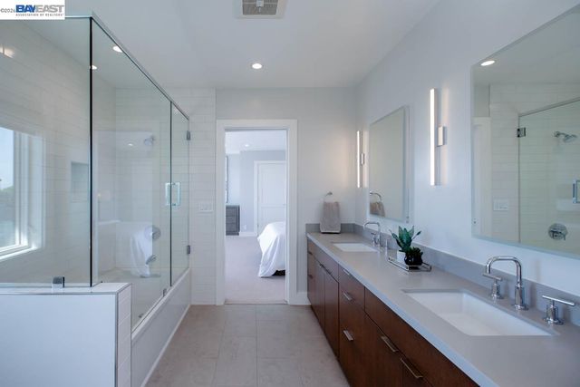 1235 Hawthorne St, Alameda, CA 94501